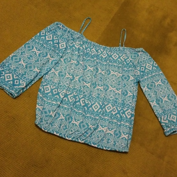 Donating Soon. Cute Off the Shoulder Top-L - Picture 2 of 3